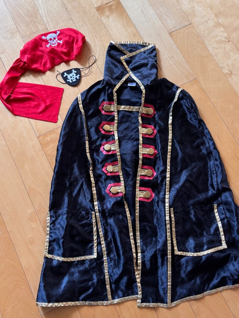 Pirate kit (cape + scarf + eye patch) for kids